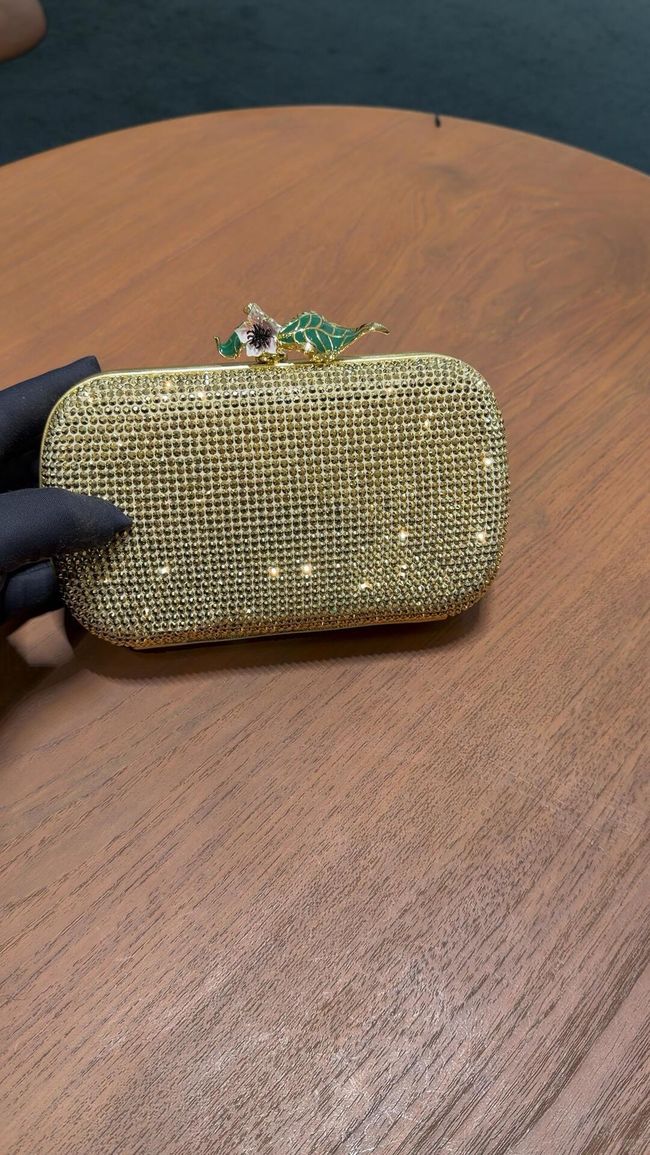 Bottega Veneta Soft Knot Clutch Crystal 06149 gold Bottega Veneta Soft Knot Clutch Crystal 06149 gold