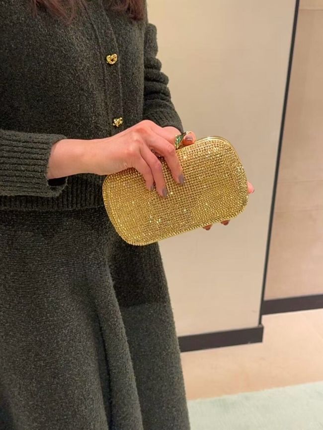 Bottega Veneta Soft Knot Clutch Crystal 06149 gold Bottega Veneta Soft Knot Clutch Crystal 06149 gold