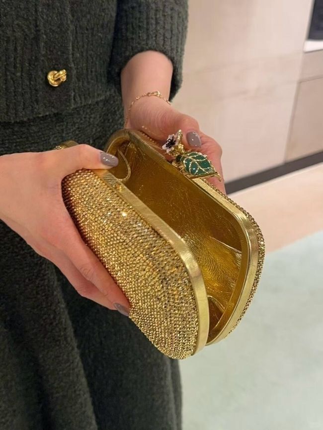 Bottega Veneta Soft Knot Clutch Crystal 06149 gold Bottega Veneta Soft Knot Clutch Crystal 06149 gold