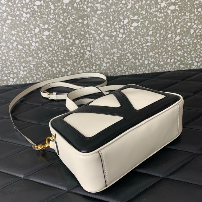VALENTINO GARAVANI Loco Calf leather bag 0015 black&white