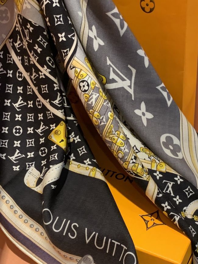 Louis Vuitton Monogram Shine Shawl M98771-3