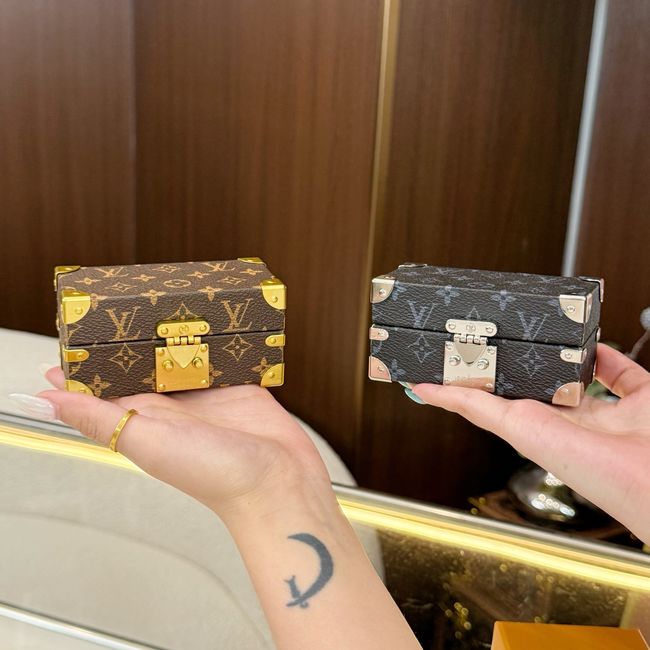 Louis Vuitton Lipstick packet M01190-2