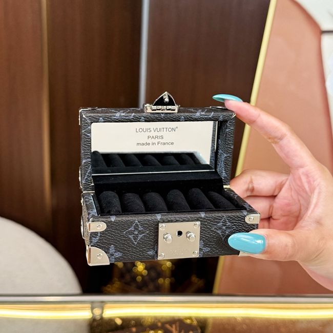 Louis Vuitton Lipstick packet M01190-3